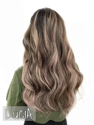 ロング カラー ヘアアレンジ LuciA エクステカラーのヘアスタイル