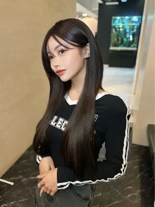 ロング カラー レイヤーカット 透明感カラーのヘアスタイル