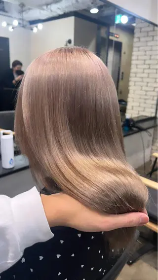 セミロング カラー 🌟小顔レイヤー× 赤み消し透明感カラーのヘアスタイル