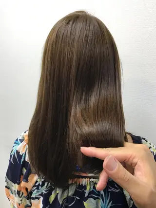 セミロング カラー 吉森 満俊のヘアスタイル