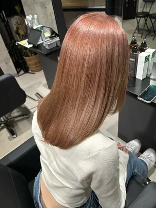 セミロング カラー _WHITE / KENTOのヘアスタイル