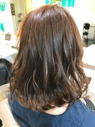 ミディアム カラー 清藤綾/脱白髪染め 白髪ぼかしハイライトのヘアスタイル