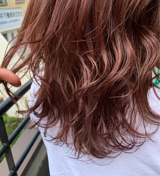 セミロング カラー パーマ ヘアアレンジ メンズ キッズ ネイル マツエク・マツパ 切りっぱなしヘアボブ ミディアムヘアRYOのヘアスタイル