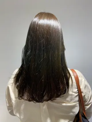 セミロング カラー センターパート特化 井上健太のヘアスタイル