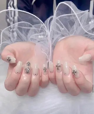 ネイル Hin Nailsのネイルデザイン