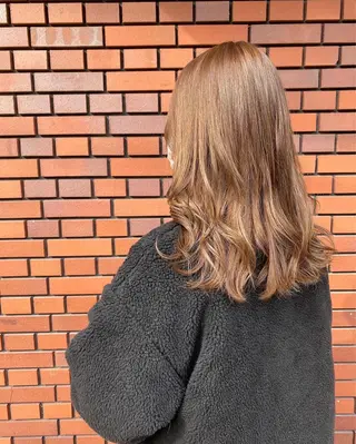 セミロング カラー エイト ウメダのヘアスタイル