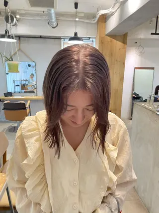 ミディアム カラー ミルクティー× グレージュMOMOのヘアスタイル