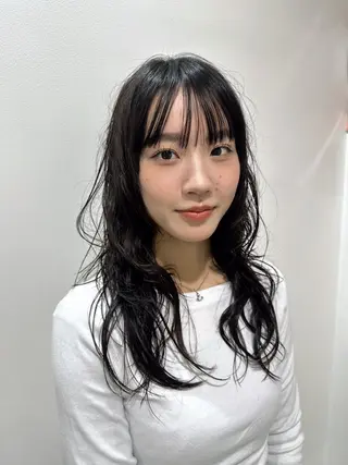 ロング レイヤー 艶々カラーのヘアスタイル