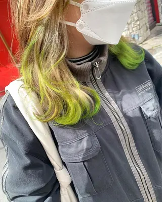 ミディアム カラー 薄田 珠美のヘアスタイル
