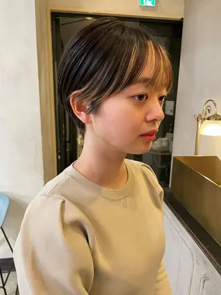 ショート カラー ブリーチ😼 ボブ✍️レイヤーのヘアスタイル