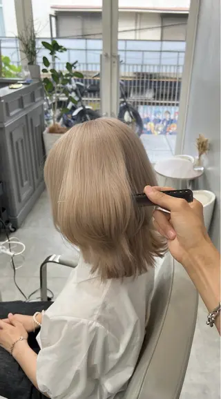 ミディアム カラー 🫧艶ダブルカラー ブリーチ🫧トモヤのヘアスタイル