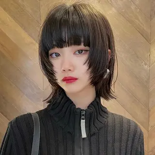 ショート カラー ブリーチ😼 ボブ✍️レイヤーのヘアスタイル