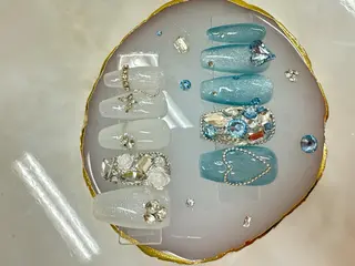 アイブロウ Queeens nailのネイルデザイン