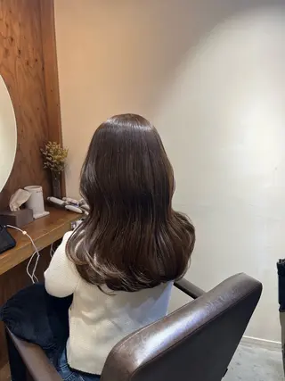 セミロング 塩川ももこ/ 自然な縮毛矯正のヘアスタイル