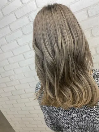 セミロング カラー ブリーチカラー🫧 森　凪沙のヘアスタイル