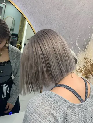 ミディアム 韓国風 白髪ぼかし NAOTOのヘアスタイル