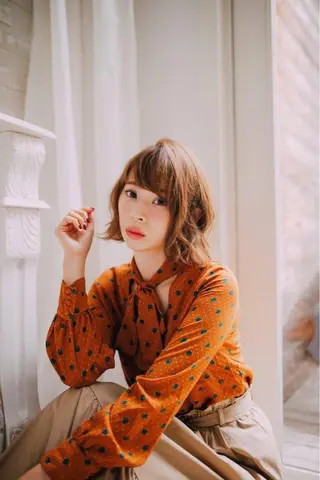 ミディアム 佐藤 香織のヘアスタイル