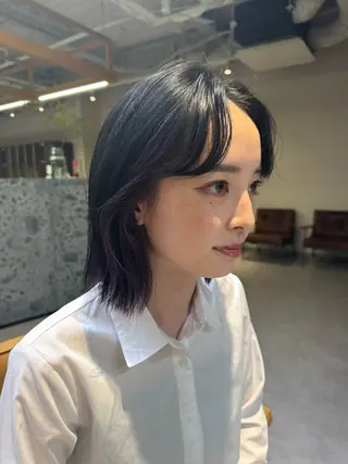ミディアム まほ/レイヤーカット 🍒🤍透明感カラーのヘアスタイル