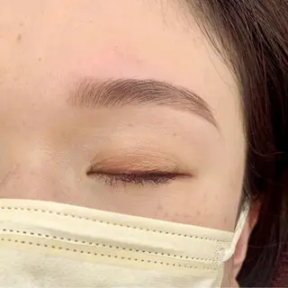 アイブロウ 鍵山 千秋のヘアスタイル