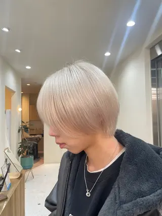 ショート レイヤーカット 🌱 ブリーチ  はるかのヘアスタイル