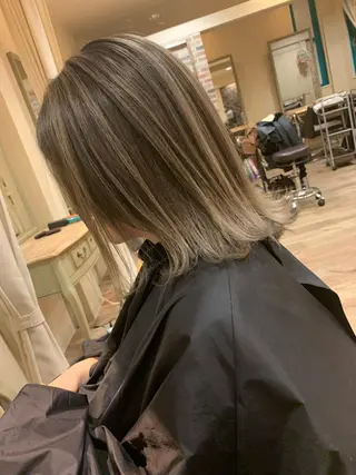 ミディアム Lit.豊橋 夏目のヘアスタイル