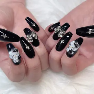ネイル moca心斎橋店 Aina🐈⬛🤍のネイルデザイン