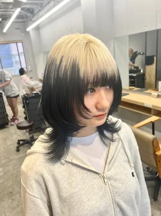 ショート カラー ブリーチ毛の縮毛矯正 ハイトーン/岡本智樹のヘアスタイル