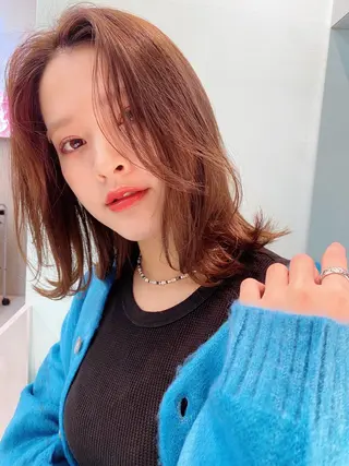 ミディアム カラー 岡野 静華のヘアスタイル