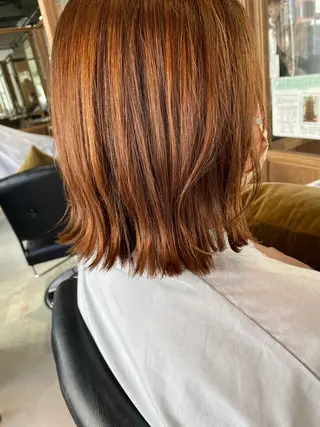 ミディアム シンプル 美容室のヘアスタイル