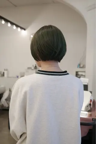 ショート カラー ミタニ ナギサのヘアスタイル