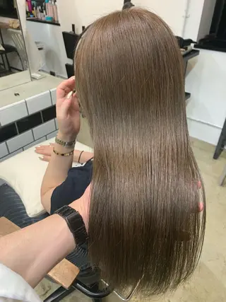 ロング カラー トップ スタイリストのヘアスタイル