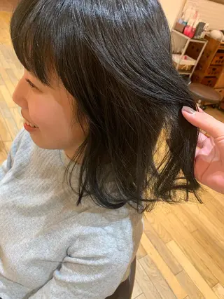 ミディアム 齊藤 衣梨佳のヘアスタイル