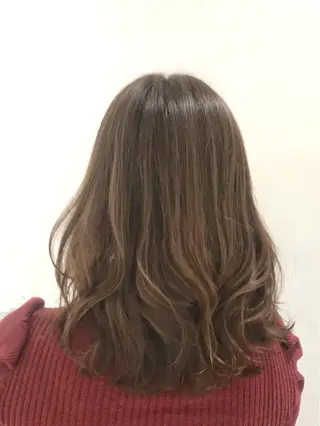 セミロング 予約 停止のヘアスタイル