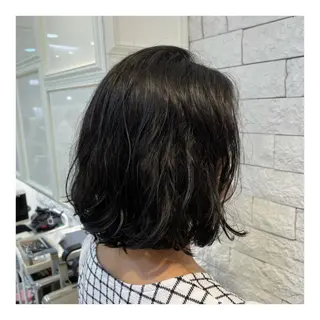 ミディアム BiBi 藪 菜月のヘアスタイル