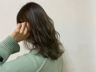 ミディアム カラー 隅田 美樹のヘアスタイル