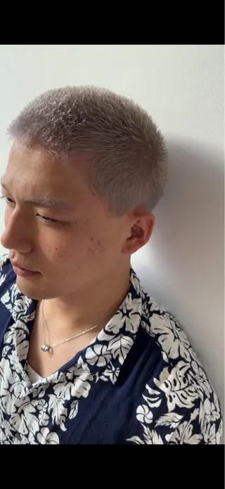 ショート 透明感カラー/レイヤ ー/ボブ/宮下知也のヘアスタイル