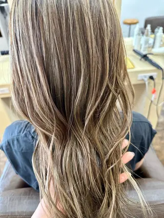 ロング カラー Loire SYURIのヘアスタイル