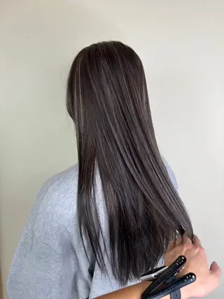 ロング カラー ハイライトカラー✨ グレージュ✨鎌倉光洋のヘアスタイル