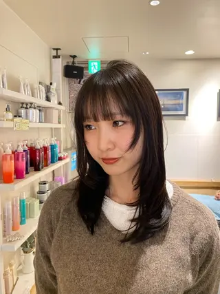 セミロング カラー ナチュラルヘア🫧 ナナミのヘアスタイル
