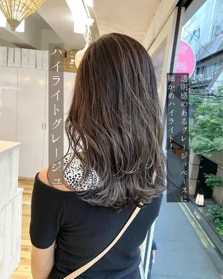 ミディアム 岩尾 凪のヘアスタイル