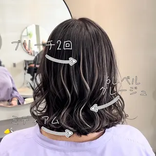 ミディアム カラー リサ tonieのヘアスタイル