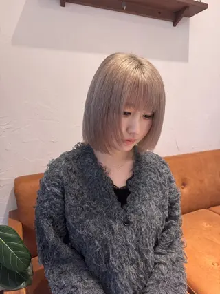 ショート 🦋ブリーチなしダブ ルカラー🌈MEGUのヘアスタイル
