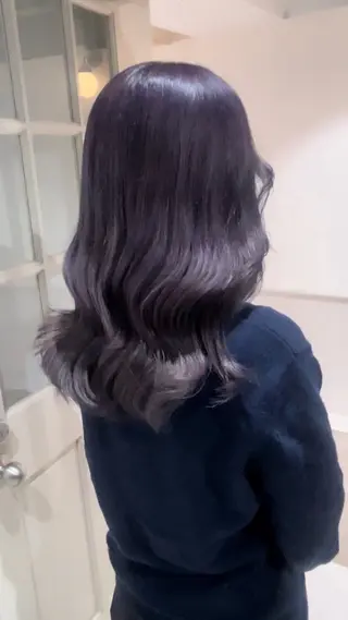 カラー ニトウ レイナのヘアスタイル