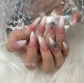 ネイル LOUISE CRYSTALのネイルデザイン