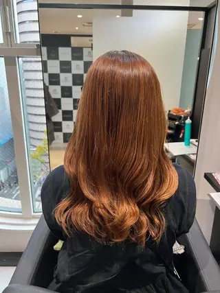 セミロング カラー パーマ コテ巻き風パーマ 韓国風パーマ　無重力のヘアスタイル