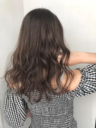 ミディアム 白髪ぼかしハイライト バレイヤージュヤマトのヘアスタイル