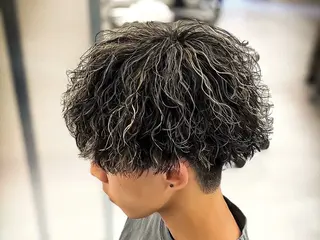パーマ メンズ 佐々木 輝のヘアスタイル