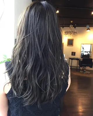 ロング カラー aW HAIRカンノ カナエのヘアスタイル
