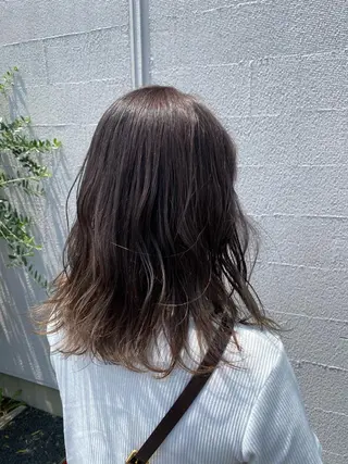 セミロング カラー 中川 茜里のヘアスタイル