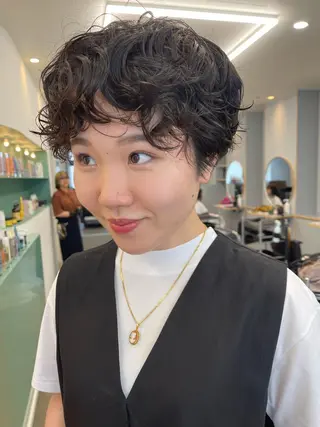 ショート パーマ 💓パーマ，💗 レイヤーカットのヘアスタイル